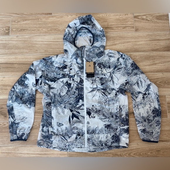 Nike ACG Other - Nike ACG Cinder Cone Windproof
Print Jacket Mens Size M New